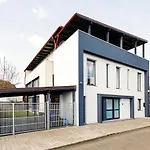 Apartament de lux cu terasă situat în vilă