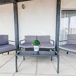 Apartament de lux cu terasă situat în vilă