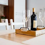 Apartament de lux cu terasă situat în vilă