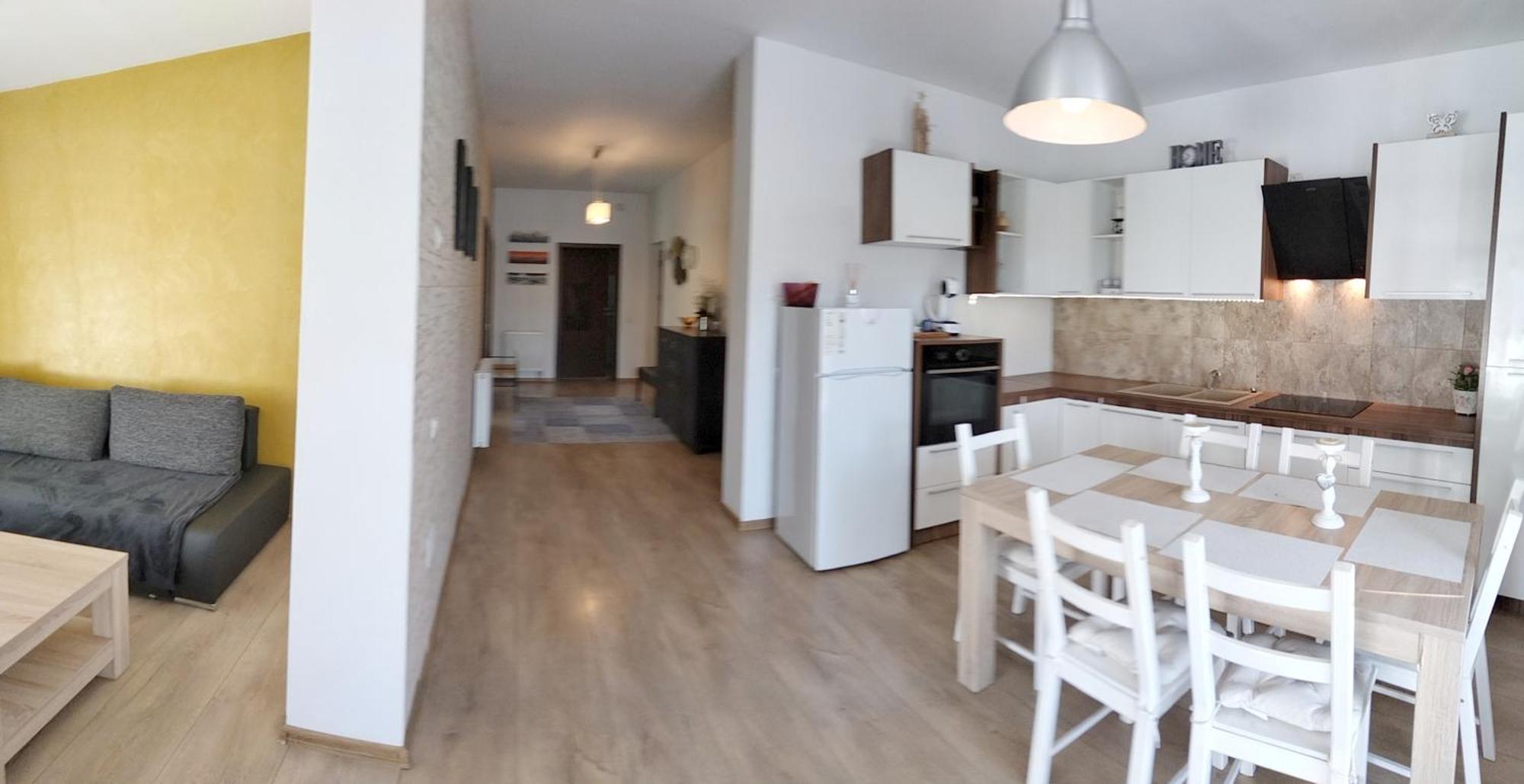 Apartament De Lux Cu Terasă Situat în Vilă