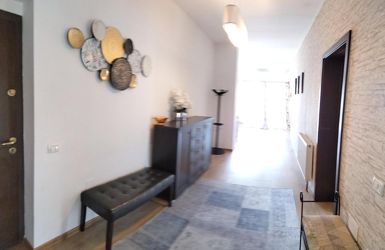 Appartement Apartament De Lux Cu Terasă Situat în Vilă Timişoara