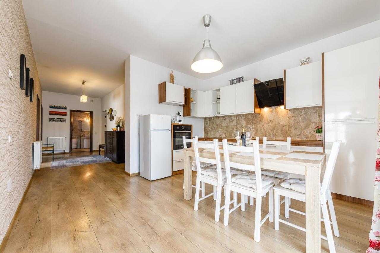 Appartement Apartament De Lux Cu Terasă Situat în Vilă *